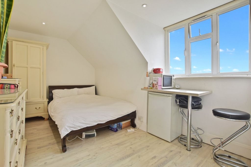 Property photo 2 of 7 4