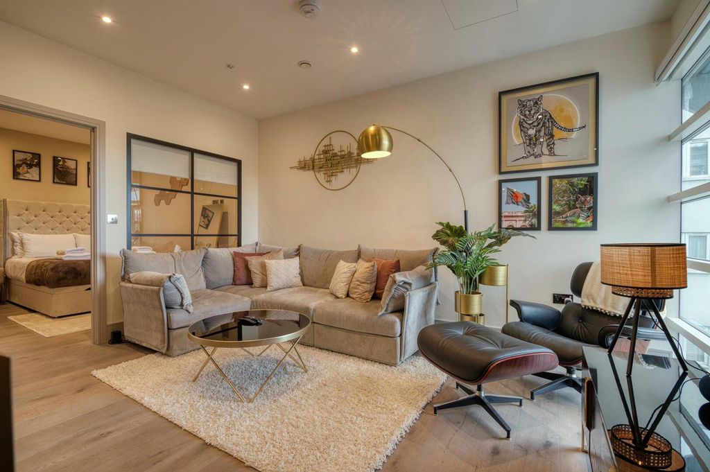 Property photo 3 of 24 Ahm - F31, 376A Clapham Rd, Sw9-9.Jpg