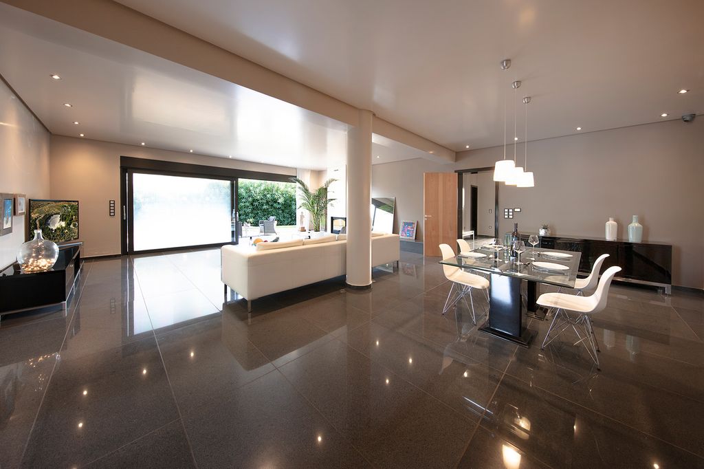 Property photo 3 of 60