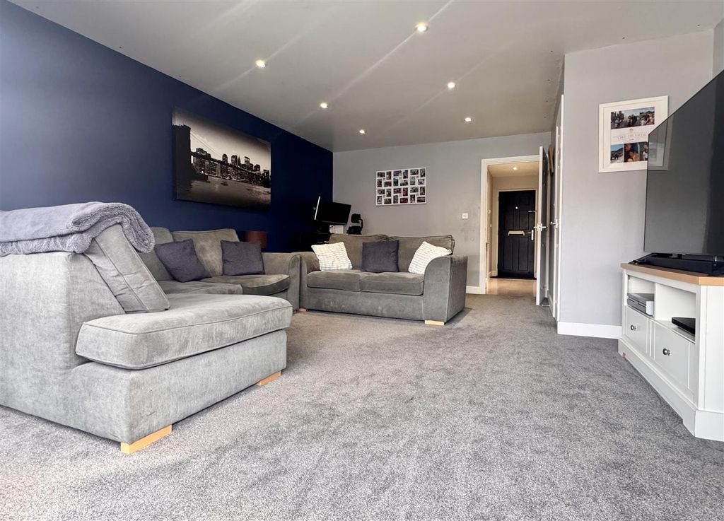 Property photo 2 of 22 Tempimagezihsnb.Jpg