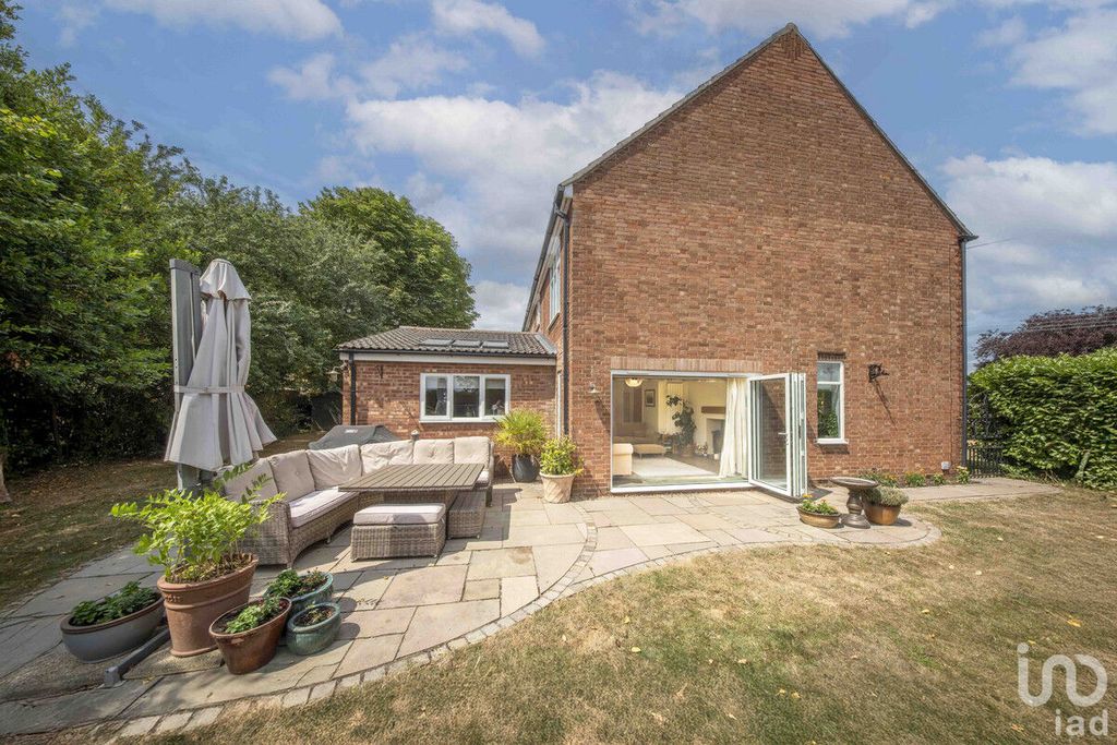 Property photo 2 of 38