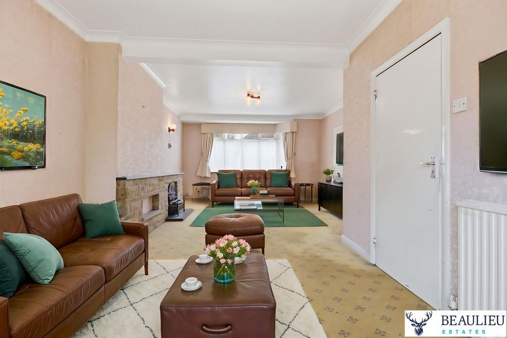 Property photo 2 of 21