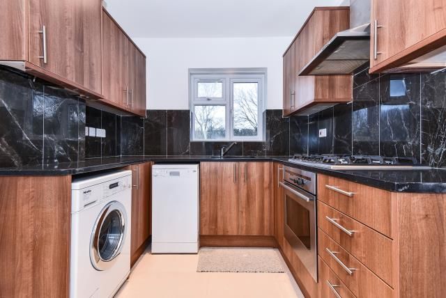 Property photo 3 of 10 Kitchen