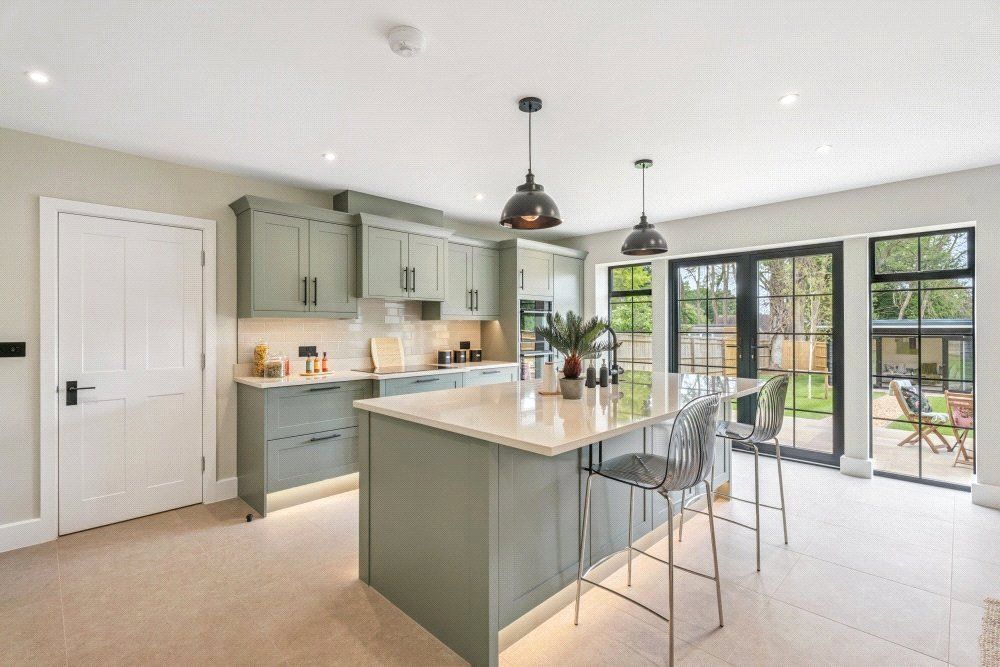 Property photo 2 of 19 Bespoke Kitchen