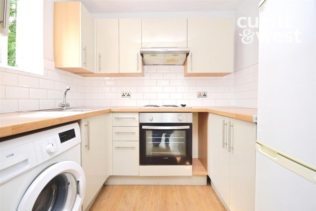 Property photo 2 of 8 Kitchen