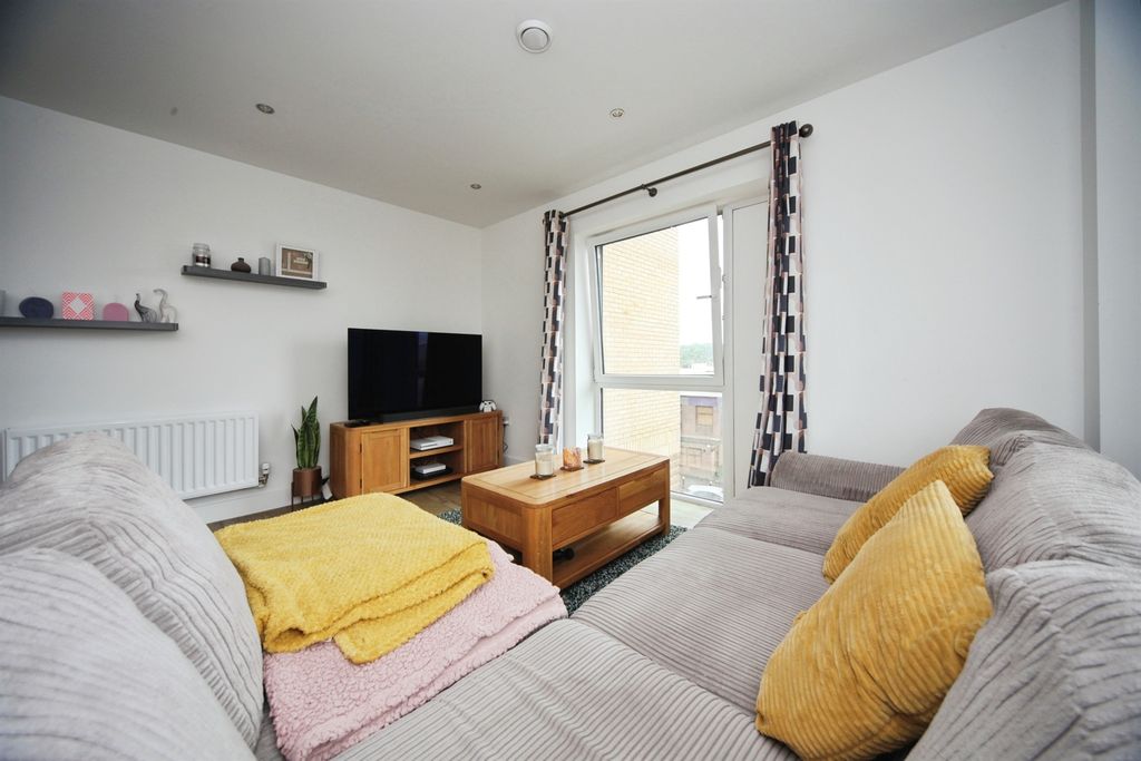 Property photo 3 of 17