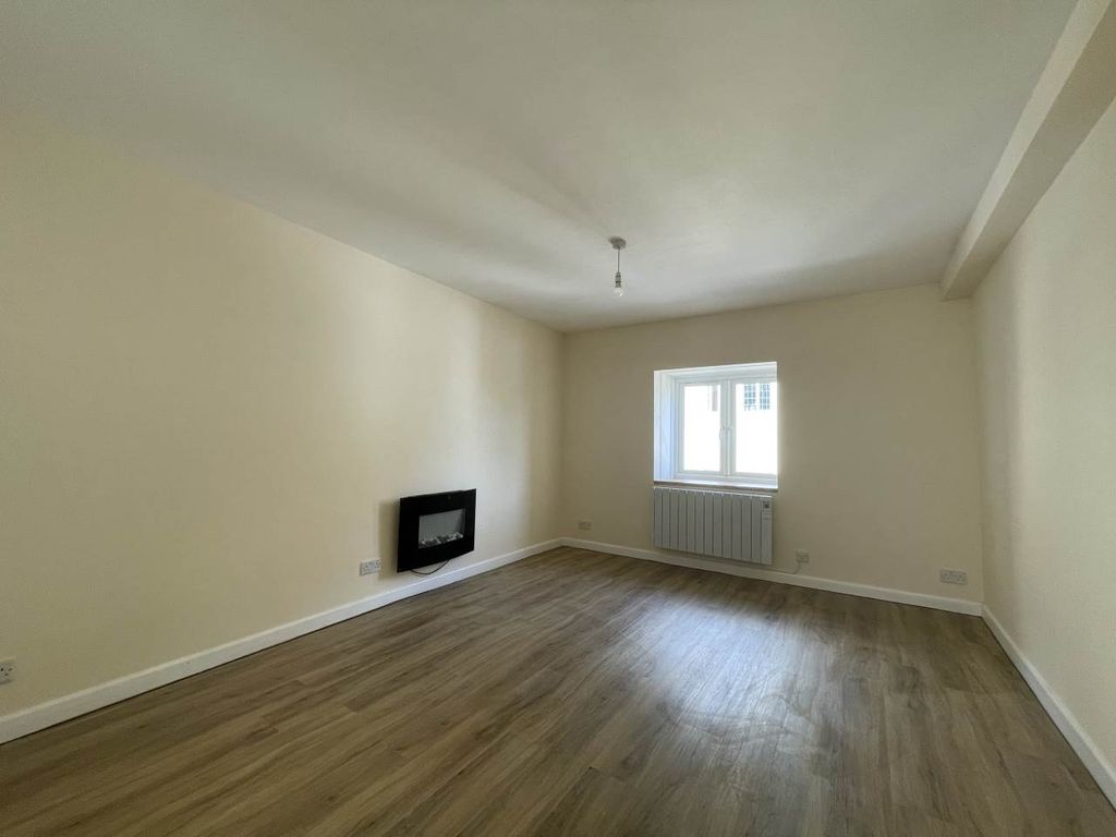 Property photo 2 of 6 Lounge