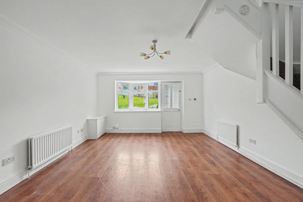 Property photo 3 of 13 4999239