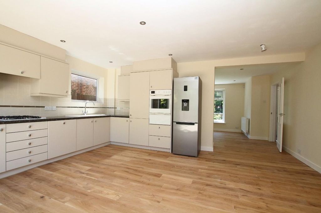 Property photo 2 of 11 Picture 2