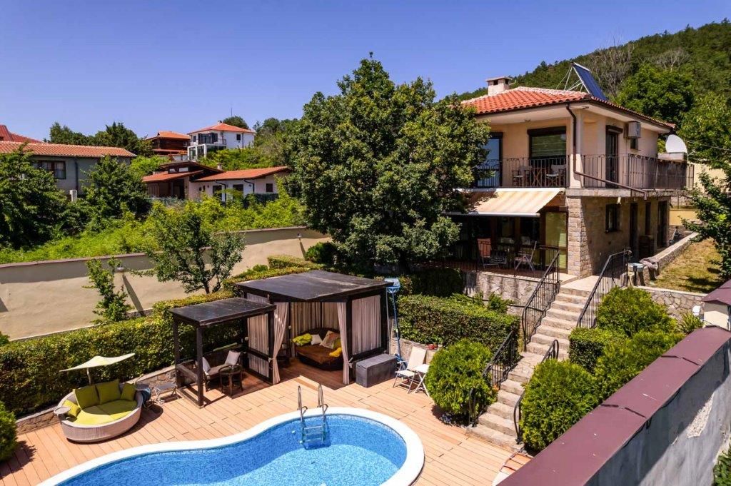 Property photo 3 of 59