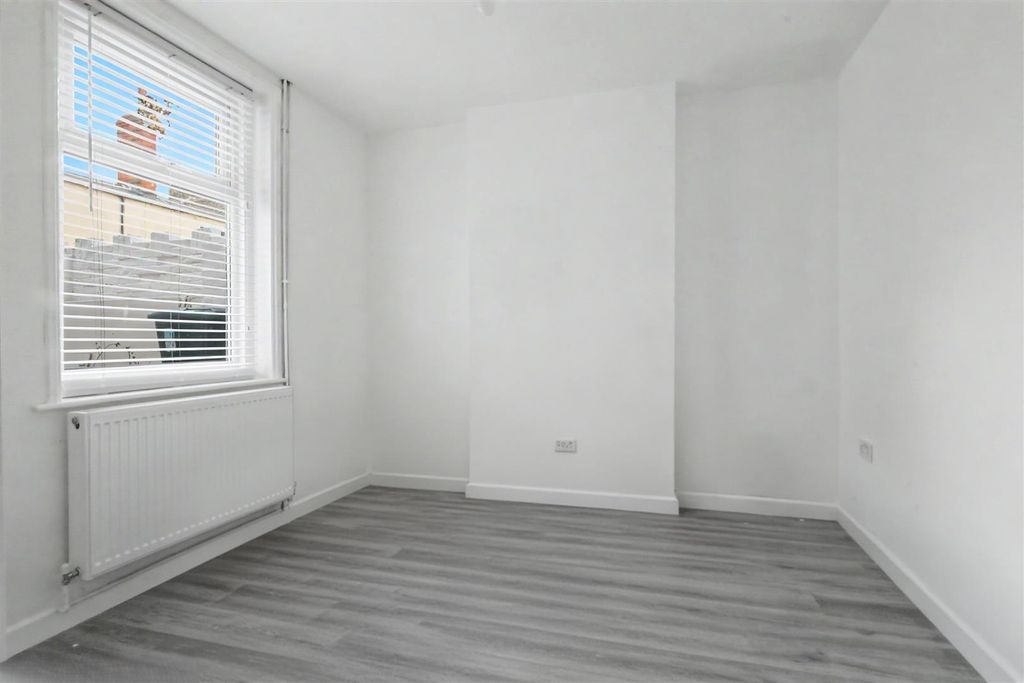 Property photo 2 of 11 Img_1298(1).Jpg