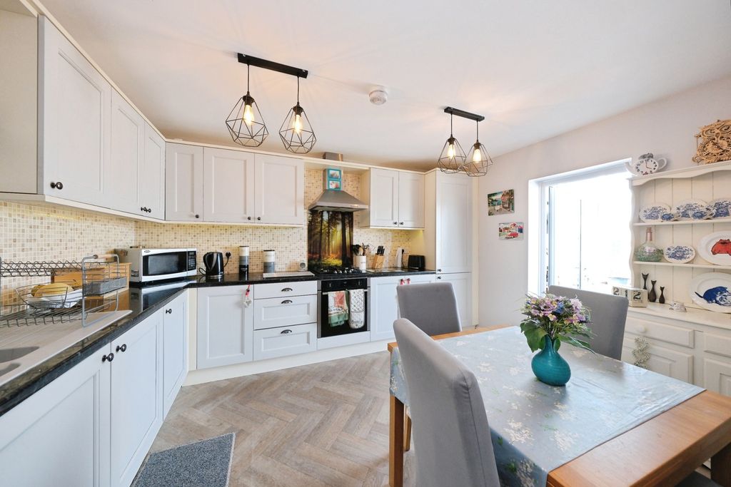 Property photo 2 of 16 Pbox-Img.Jpg