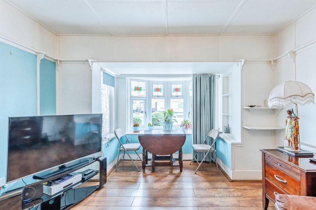 Property photo 3 of 12