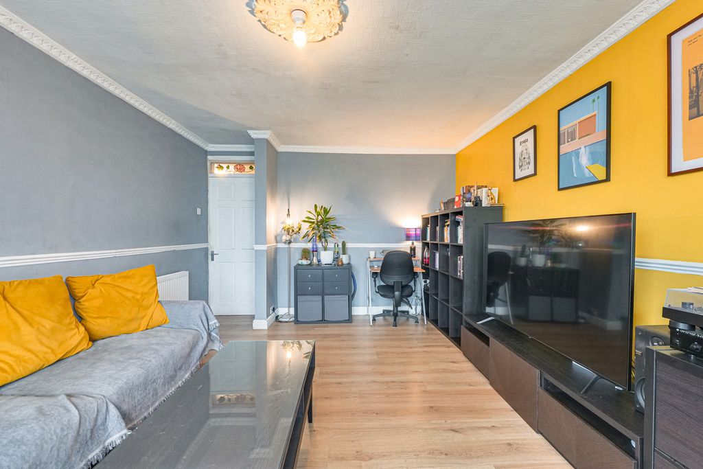 Property photo 2 of 25