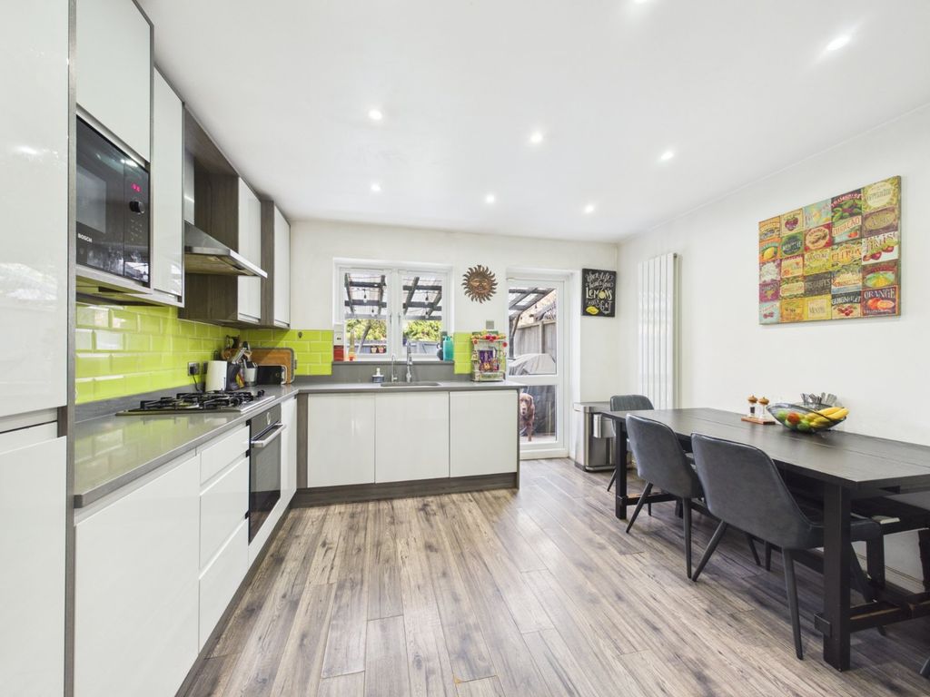 Property photo 3 of 16 Kitchen