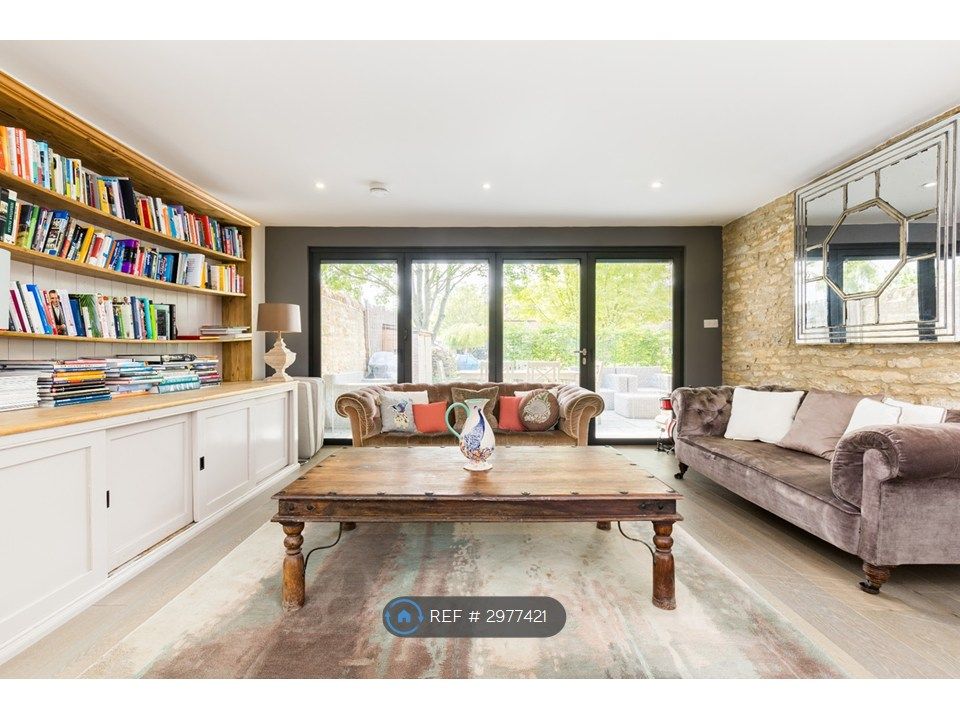 Property photo 2 of 31