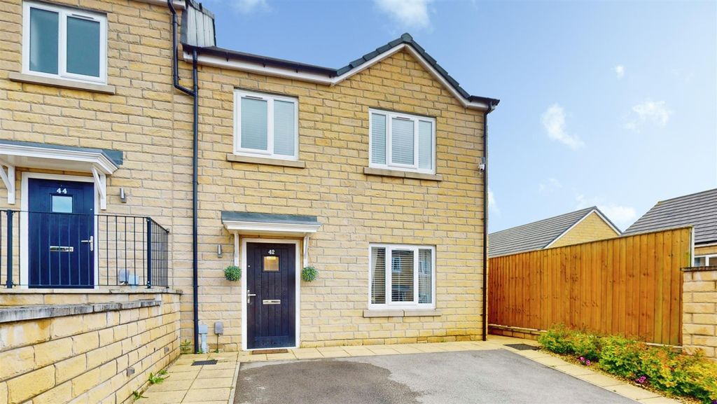 Property photo 1 of 16 B881407E-34-Claremount-Close-06122026_170504.Jpg