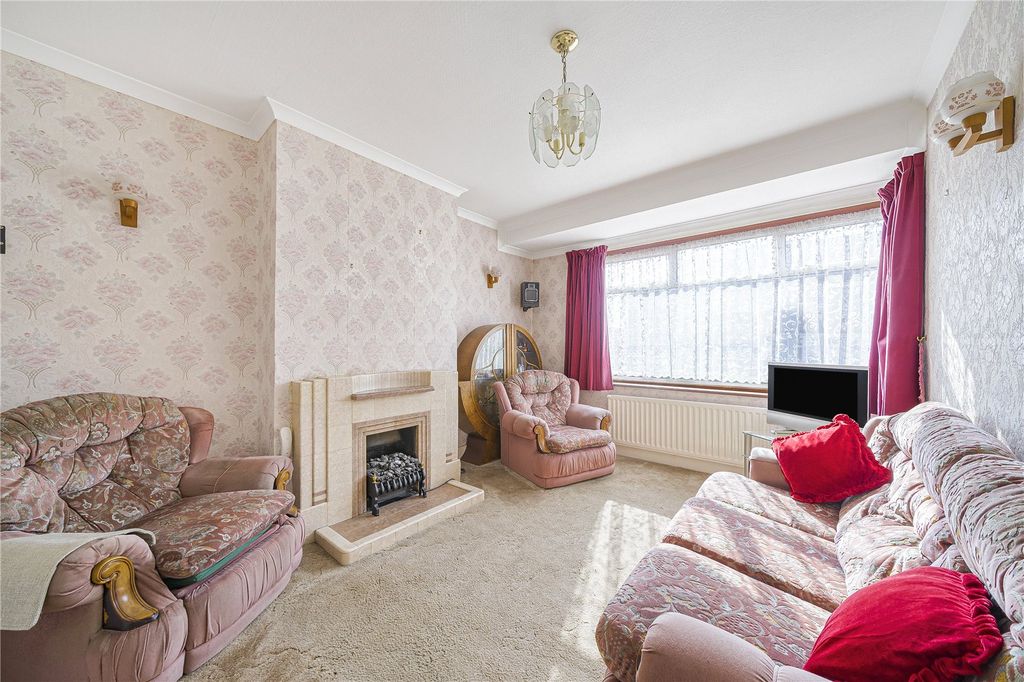 Property photo 2 of 32 Living Room