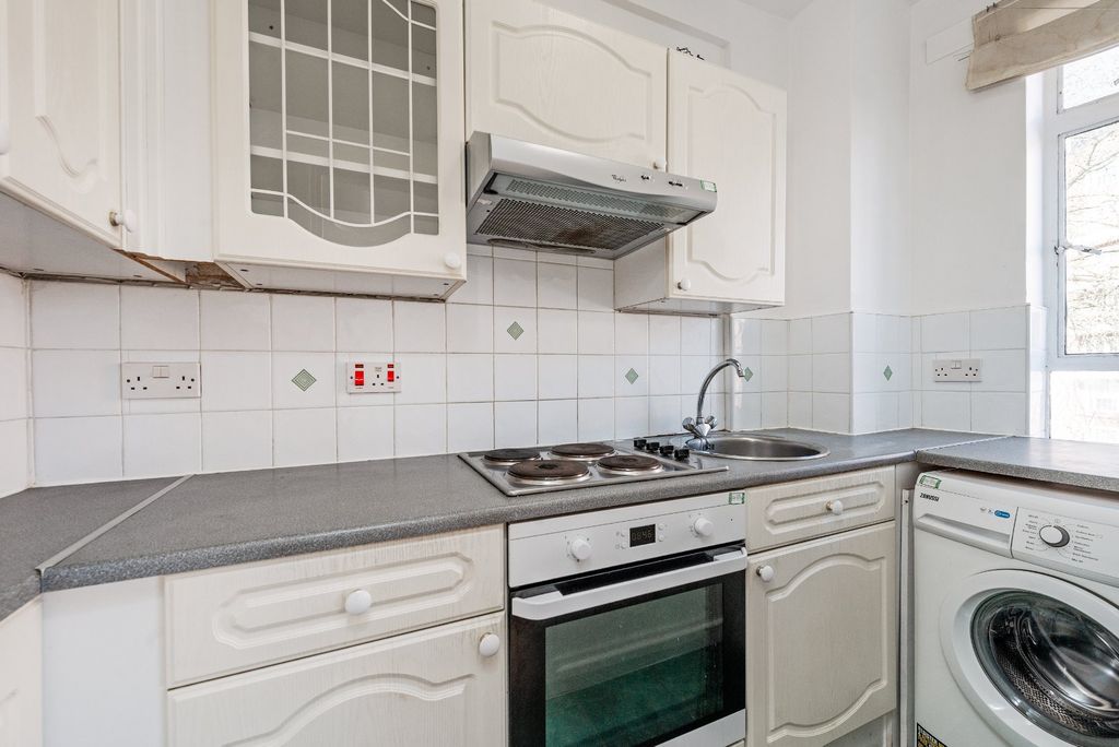 Property photo 3 of 7 Kitchen