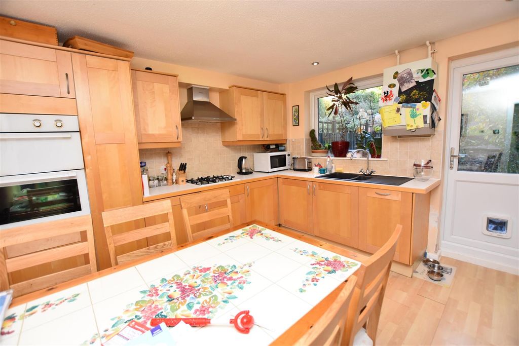 Property photo 3 of 9 Approach
