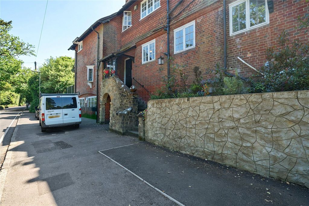Additional image 17 of 2 bed flat for saleHaslemere, Surrey GU27