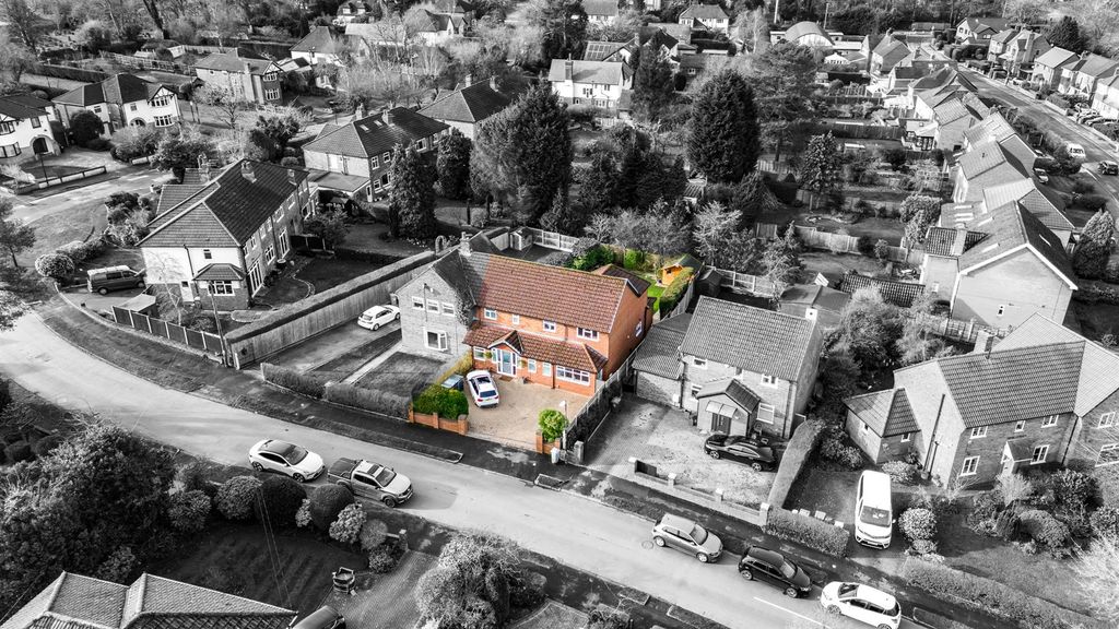 Property photo 2 of 34