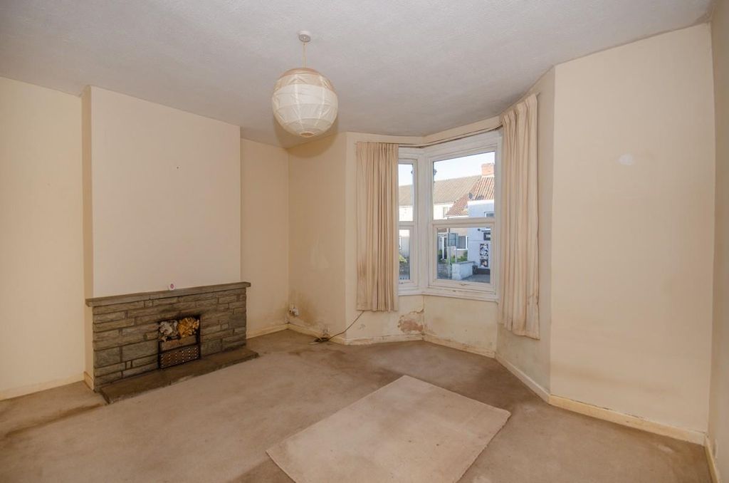 Property photo 3 of 17 Lounge.Jpg