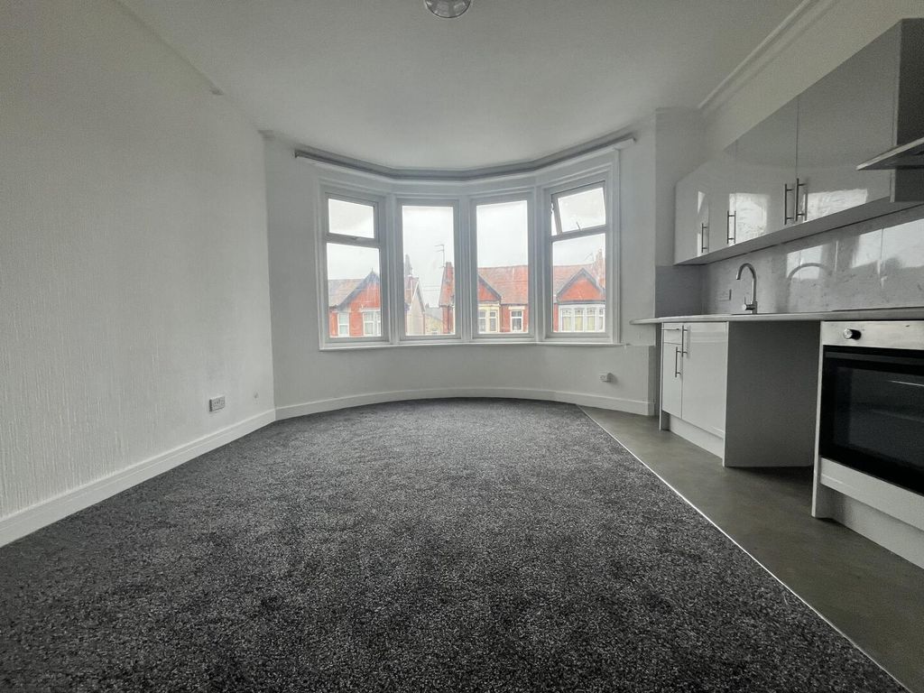 Property photo 1 of 10 Living Room