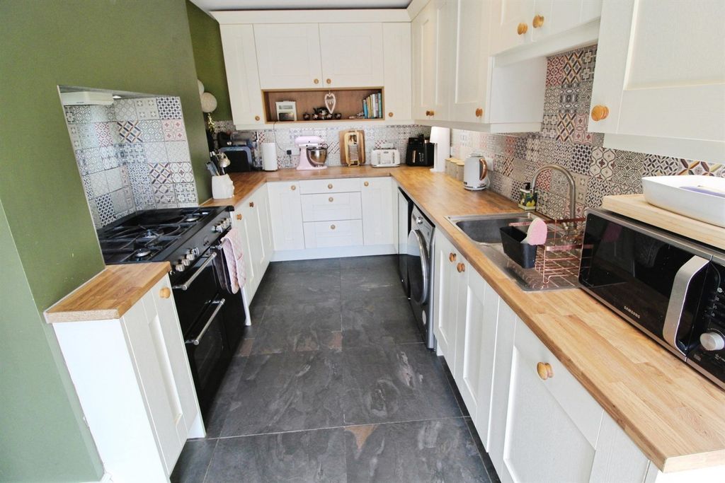 Property photo 3 of 14 Dining Kitchen