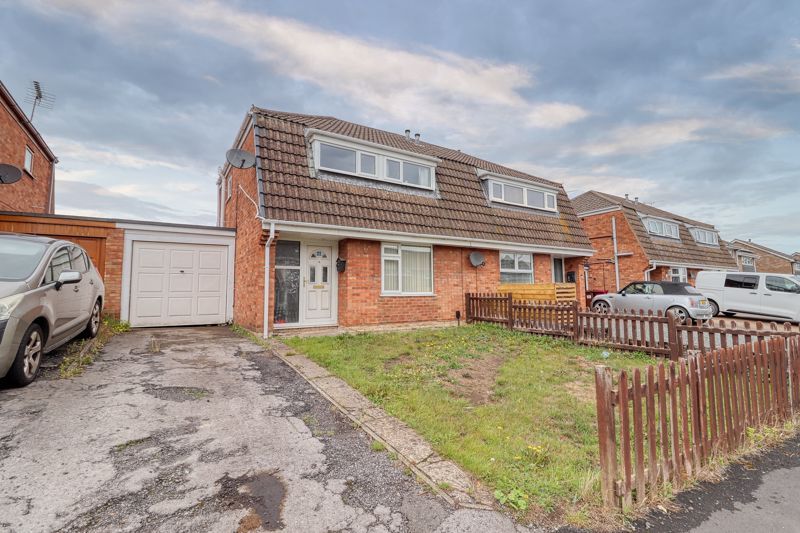Property photo 1 of 12 Frontal