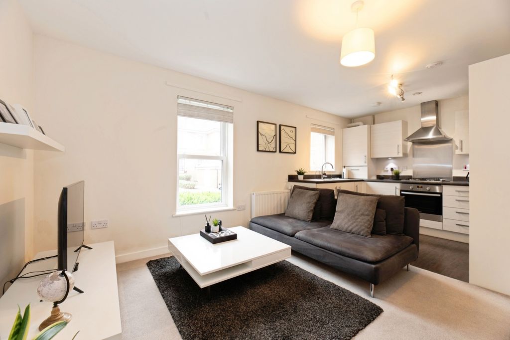 Property photo 3 of 7 Living Area