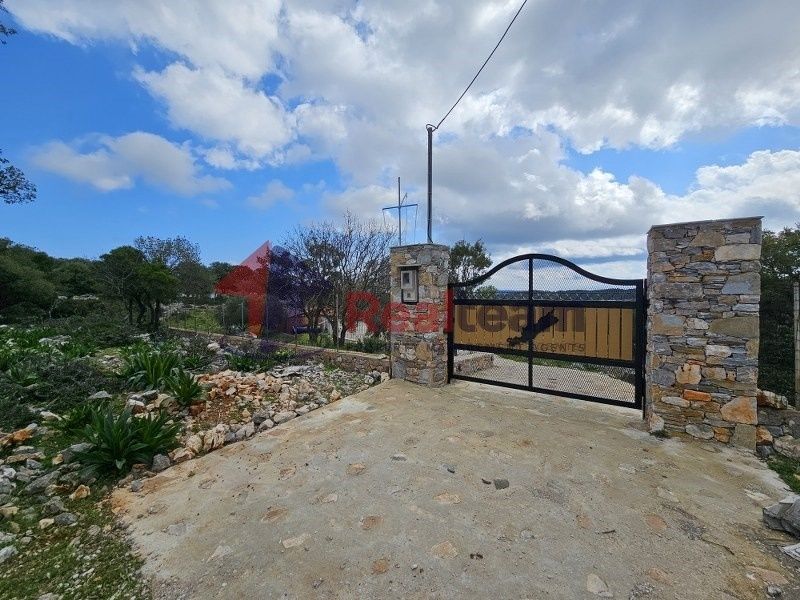 Property photo 2 of 27