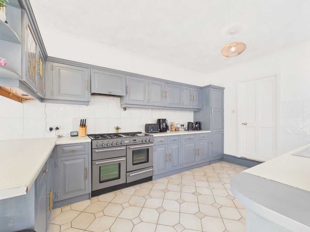 Property photo 3 of 20 4749684