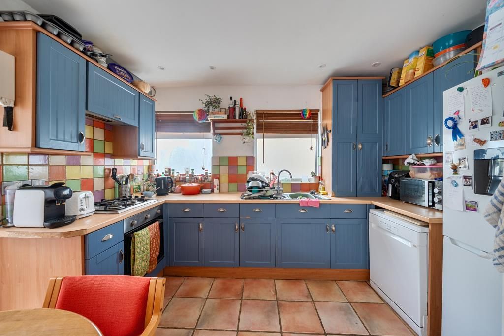 Property photo 3 of 18 Kitchen