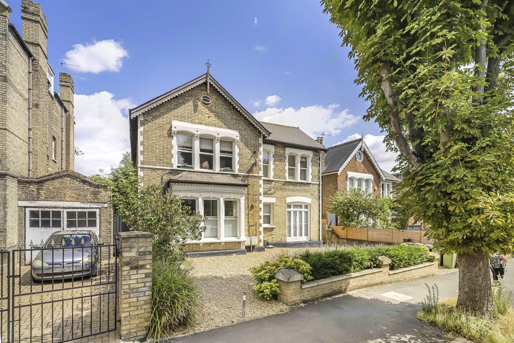 Property photo 1 of 11