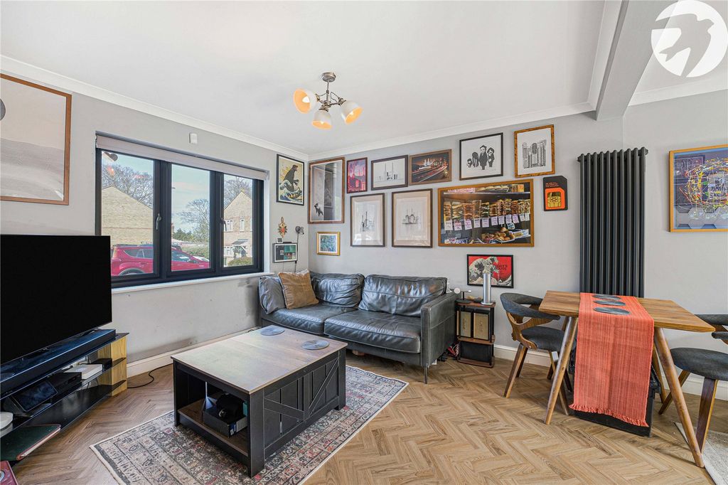 Property photo 2 of 23 Lounge Area