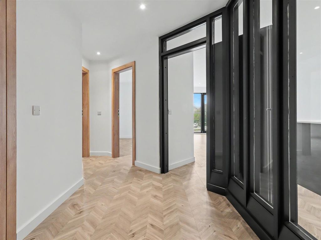 Property photo 3 of 28 Designer Feel