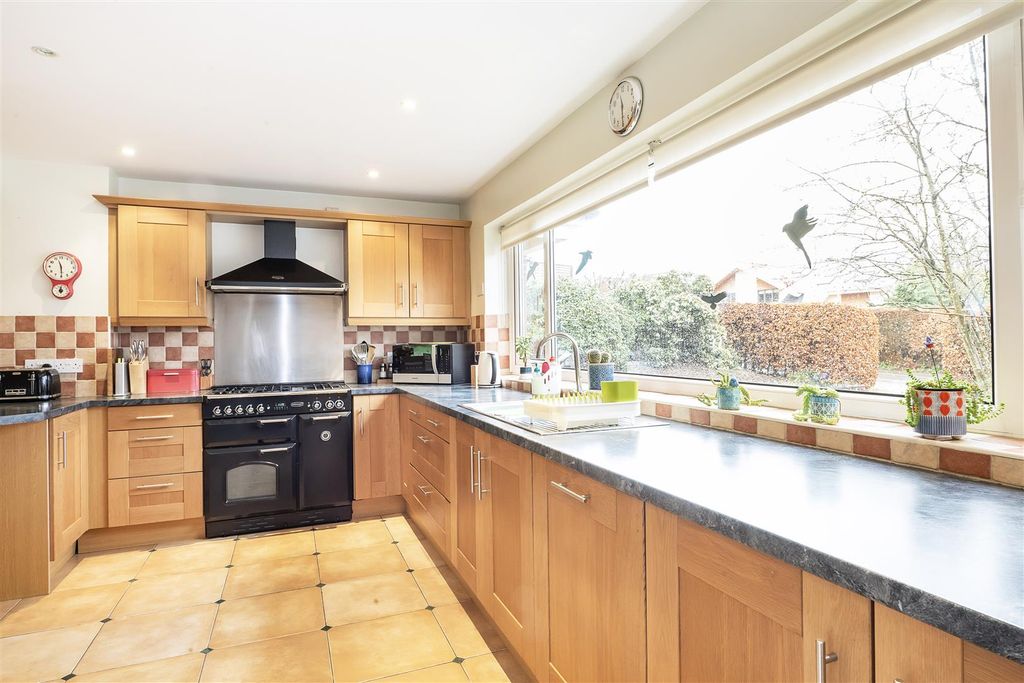 Property photo 2 of 12 Tuffnells-12.Jpg