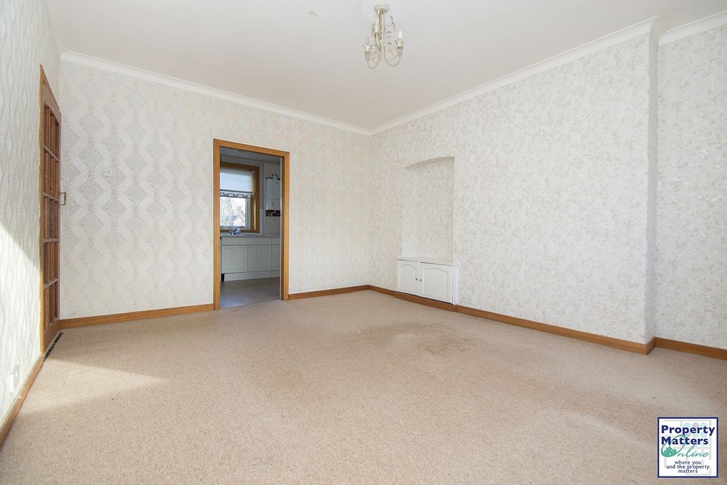 Property photo 3 of 13 Lounge