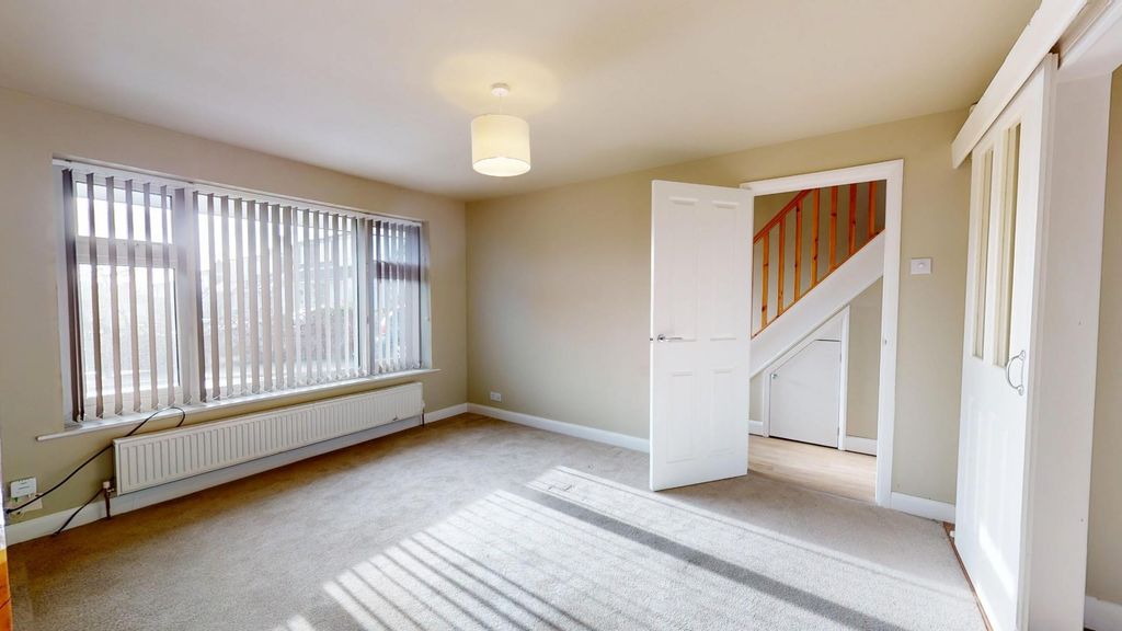 Property photo 3 of 17 Harewood-Crescent-11032025_163357.Jpg