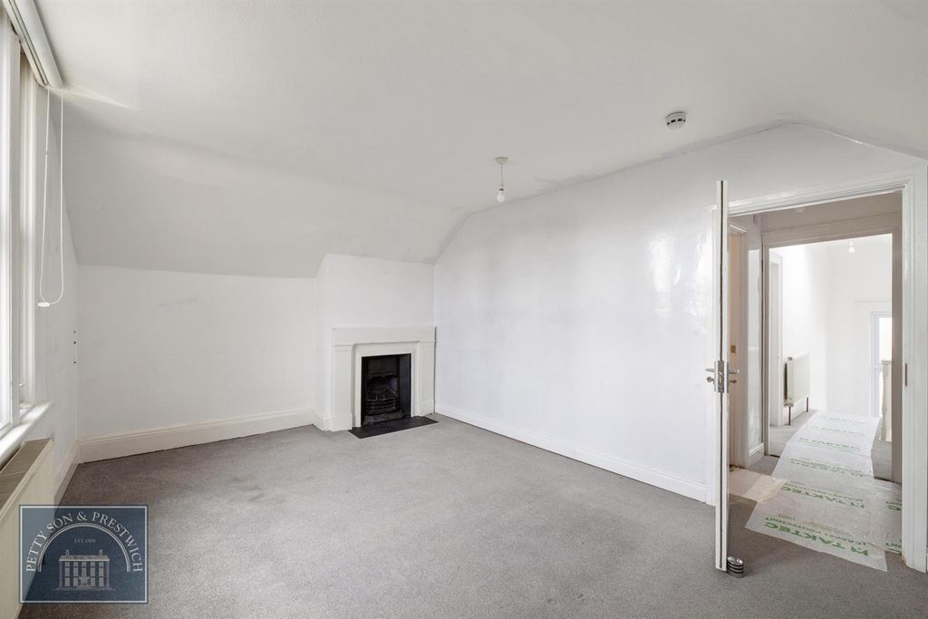 Property photo 2 of 7 High Street_011.Jpg