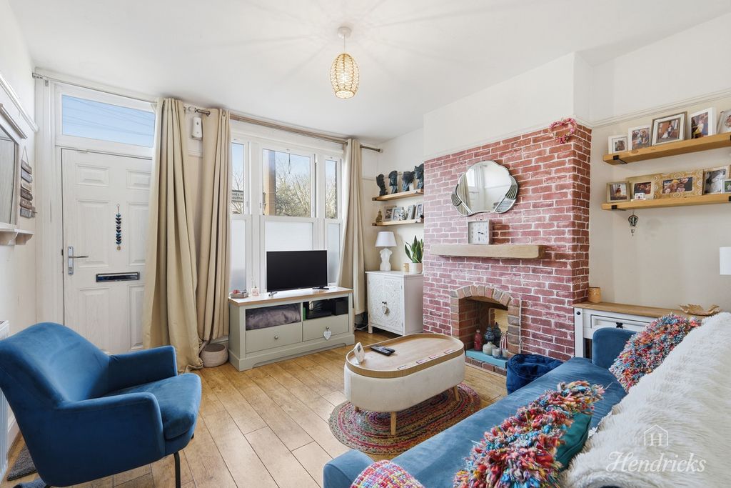 Property photo 3 of 18