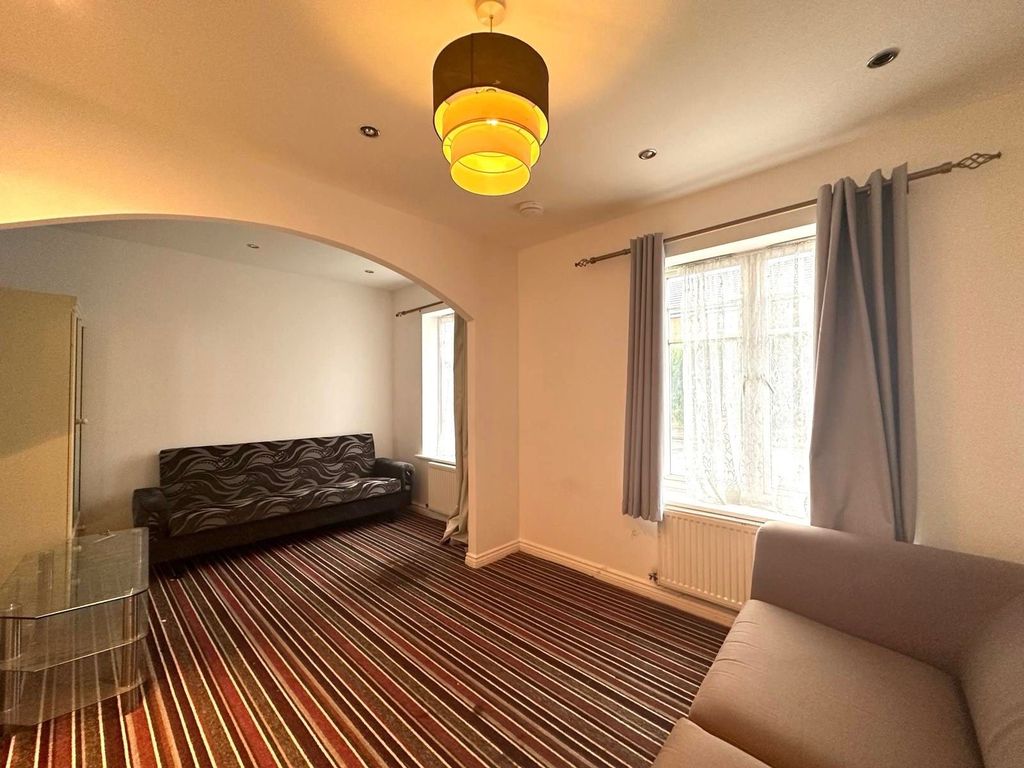 Property photo 3 of 6