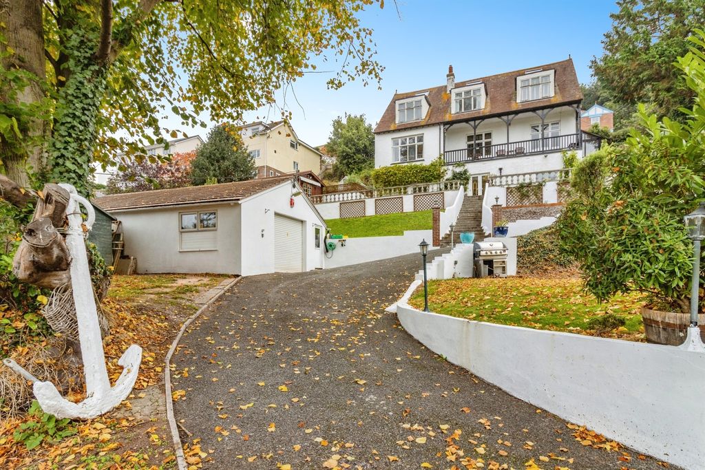 Property photo 1 of 33