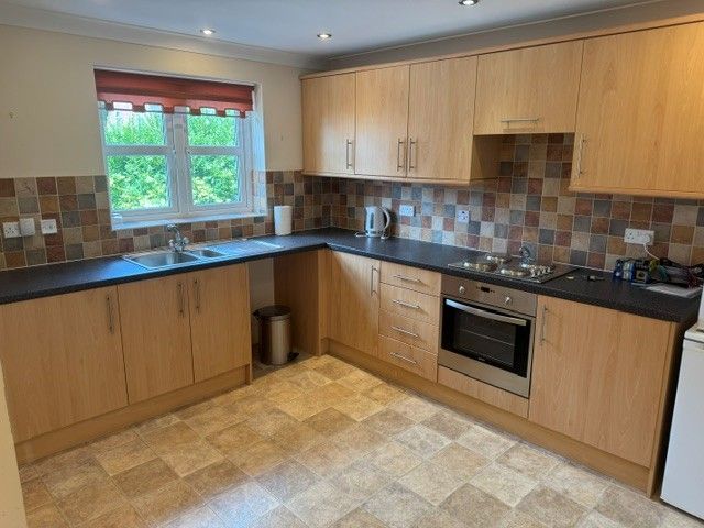Property photo 3 of 8 Kitchen