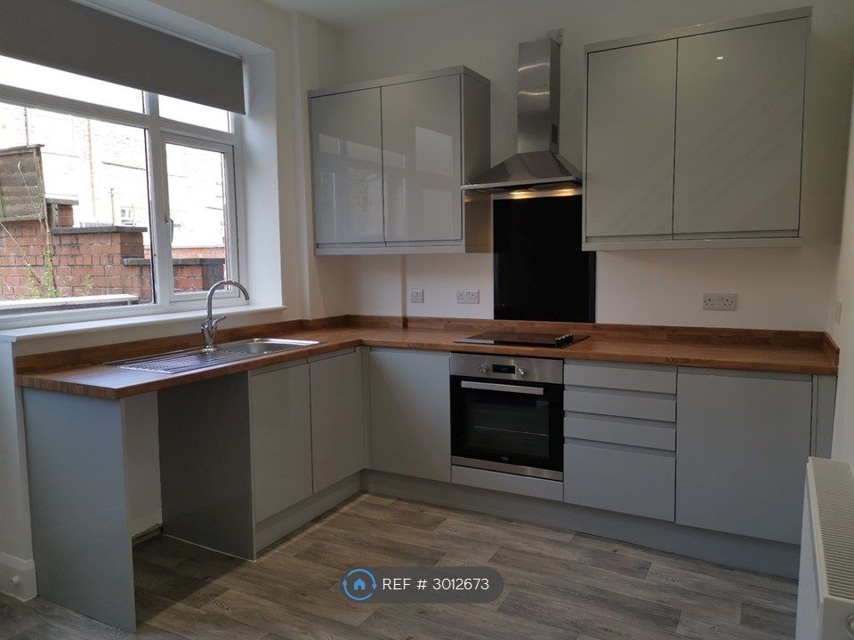 Property photo 1 of 8 Kitchen