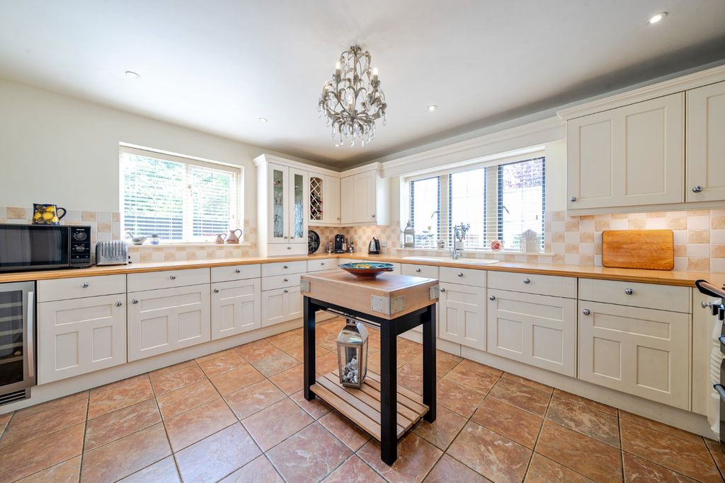 Property photo 2 of 24 Kitchen