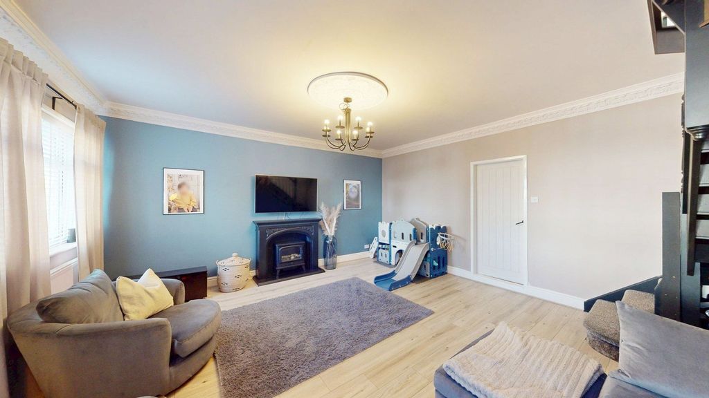 Property photo 2 of 16 Lounge