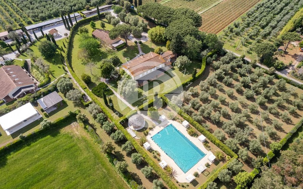 Property photo 2 of 43