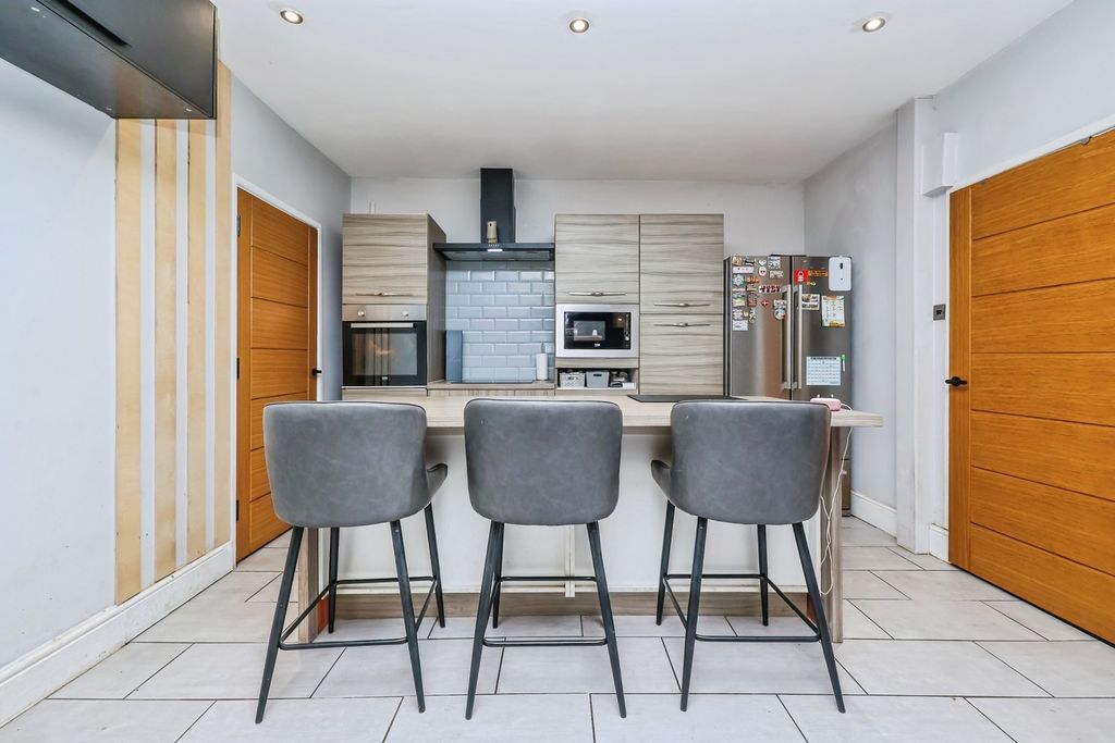 Property photo 3 of 23 Pbox-Img.Jpg